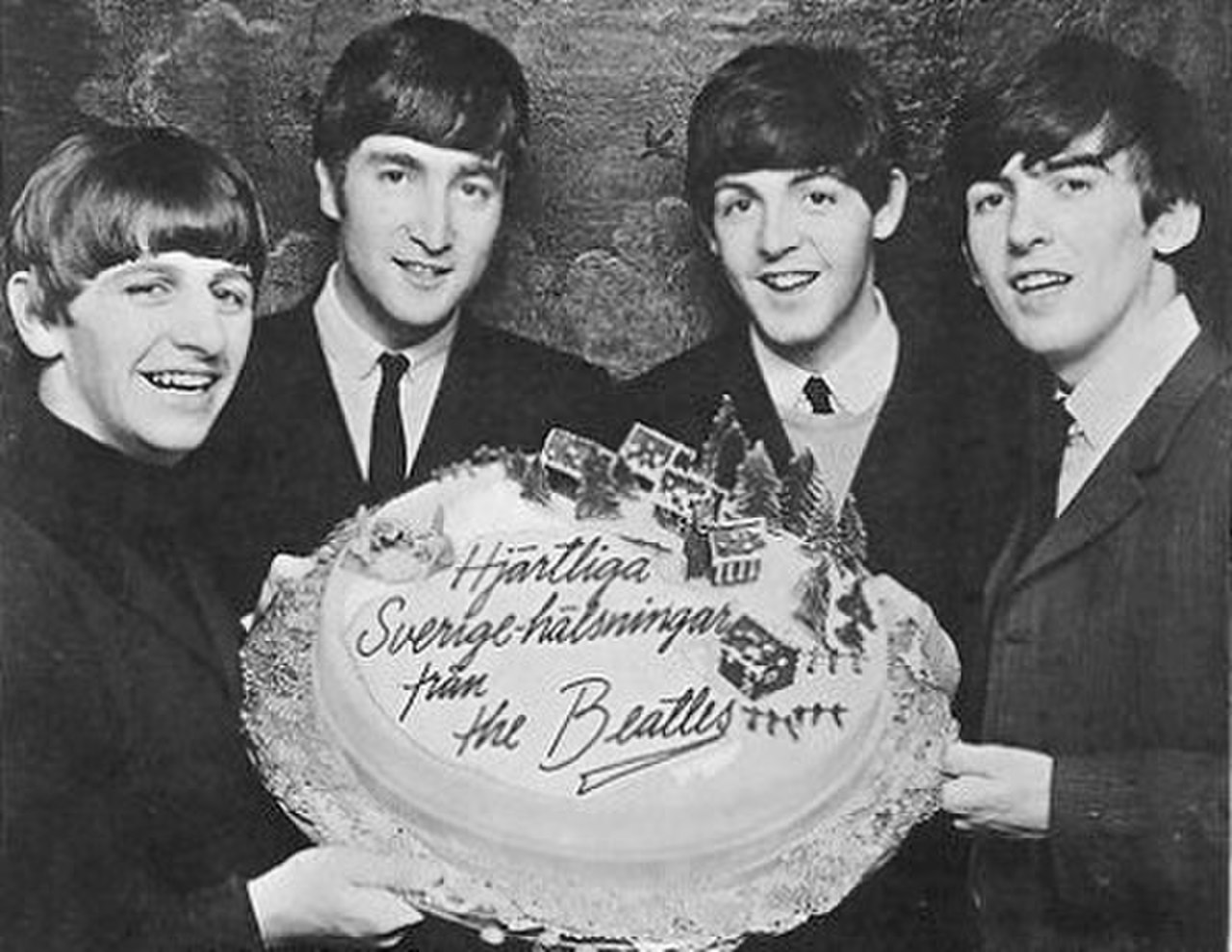 Beatles soiled with Cake